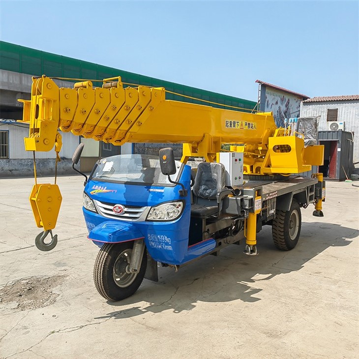 Three-wheeled Diesel Crane